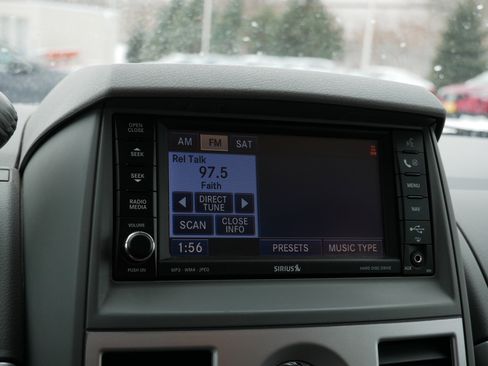 Used 2009 Chrysler Town & Country Touring w/ Heated Seat Group image 22