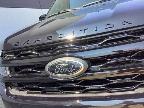 Used 2023 Ford Expedition Limited AWD/4WD image 4