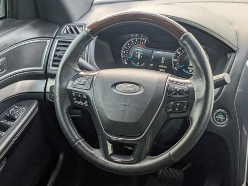 Used 2018 Ford Explorer Platinum AWD/4WD image 16