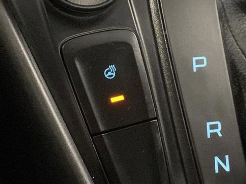 Used 2018 Ford Focus SEL w/ Cold Weather Package FWD image 31