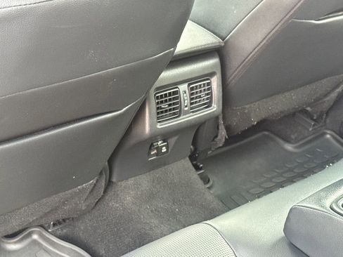 Used 2025 Toyota Camry XLE AWD/4WD image 33