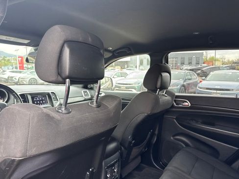 Used 2018 Jeep Grand Cherokee Laredo RWD image 25