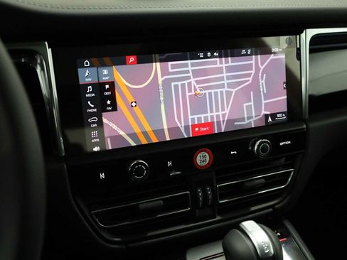 Certified 2026 Porsche Macan image 33