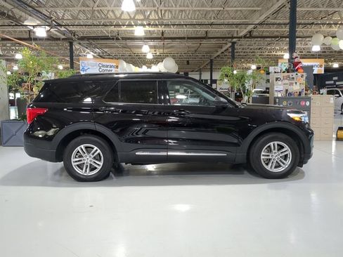 Used 2023 Ford Explorer XLT w/ Equipment Group 202A AWD/4WD image 7
