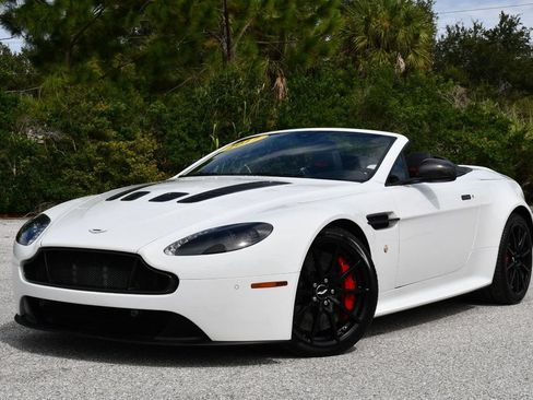 Used 2017 Aston Martin V12 Vantage S RWD image 22