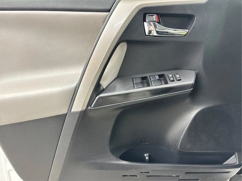 Used 2018 Toyota RAV4 XLE w/ Carpet Mat Package AWD/4WD image 25