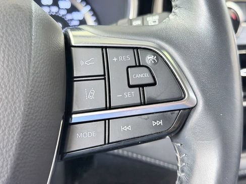 Used 2021 Toyota Highlander XLE AWD/4WD image 49