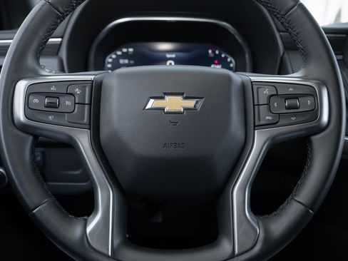 Used 2024 Chevrolet Suburban LT image 25