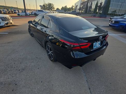 Used 2018 Toyota Camry SE FWD image 7