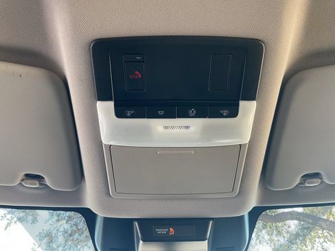 Used 2025 Nissan Rogue SV FWD image 18