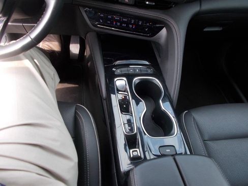 Used 2023 Buick Envision Essence image 23