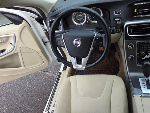 Used 2012 Volvo S60 T5 image 33