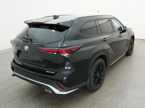 New 2026 Toyota Highlander XSE image 8