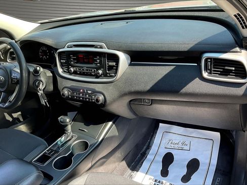 Used 2016 Kia Sorento L FWD image 25