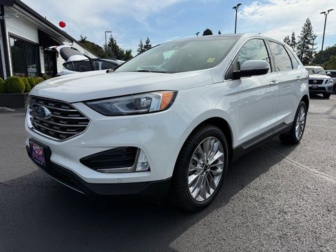 Used 2021 Ford Edge Titanium w/ Class II Trailer Tow Package image 15