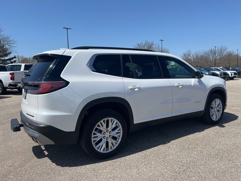 Used 2025 GMC Acadia Elevation w/ Elevation Premium Package FWD image 3