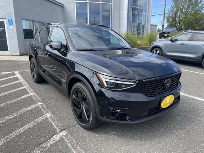 New 2026 Volvo XC40 B5 Ultra w/ Protection Package Premier