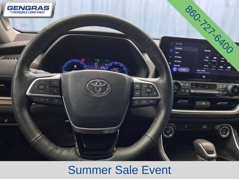 Used 2024 Toyota Grand Highlander AWD image 19