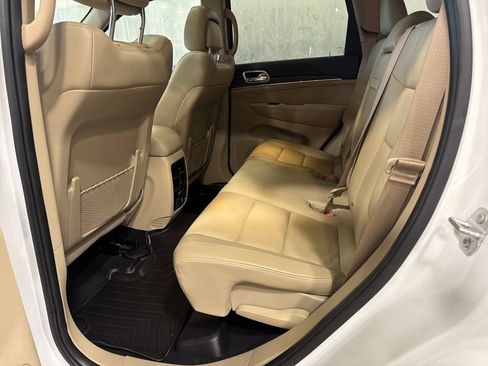 Used 2020 Jeep Grand Cherokee Limited AWD/4WD image 18
