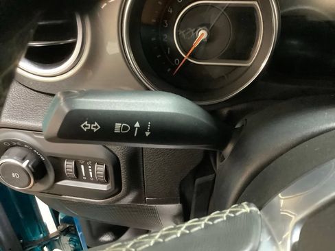 Certified 2019 Jeep Wrangler Unlimited Sahara AWD/4WD image 29
