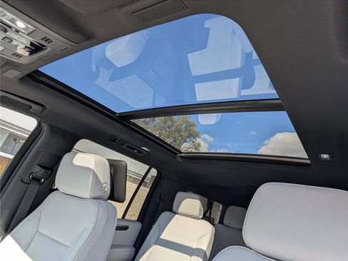 New 2026 Chevrolet Suburban Premier image 19