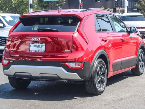 Used 2025 Kia Niro LX FWD image 9