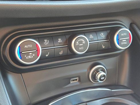 Used 2024 Alfa Romeo Stelvio Sprint RWD image 11