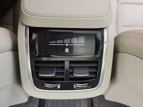 Used 2020 Volvo XC90 T5 Momentum w/ Protection Package Premier FWD image 33
