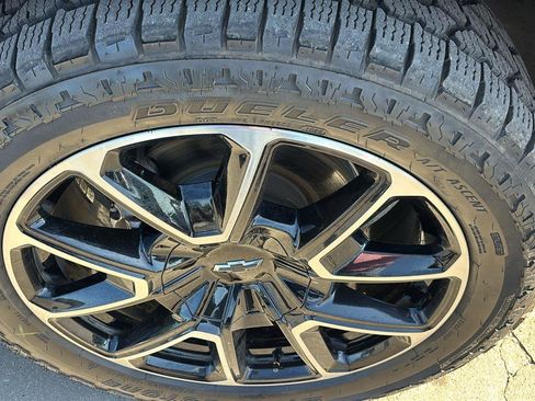 Used 2021 Chevrolet Suburban RST w/ Luxury Package RWD image 9