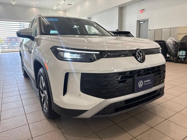 Certified 2025 Volkswagen Tiguan S AWD/4WD image 1