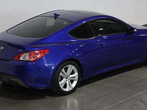 Used 2012 Hyundai Genesis 3.8 image 8