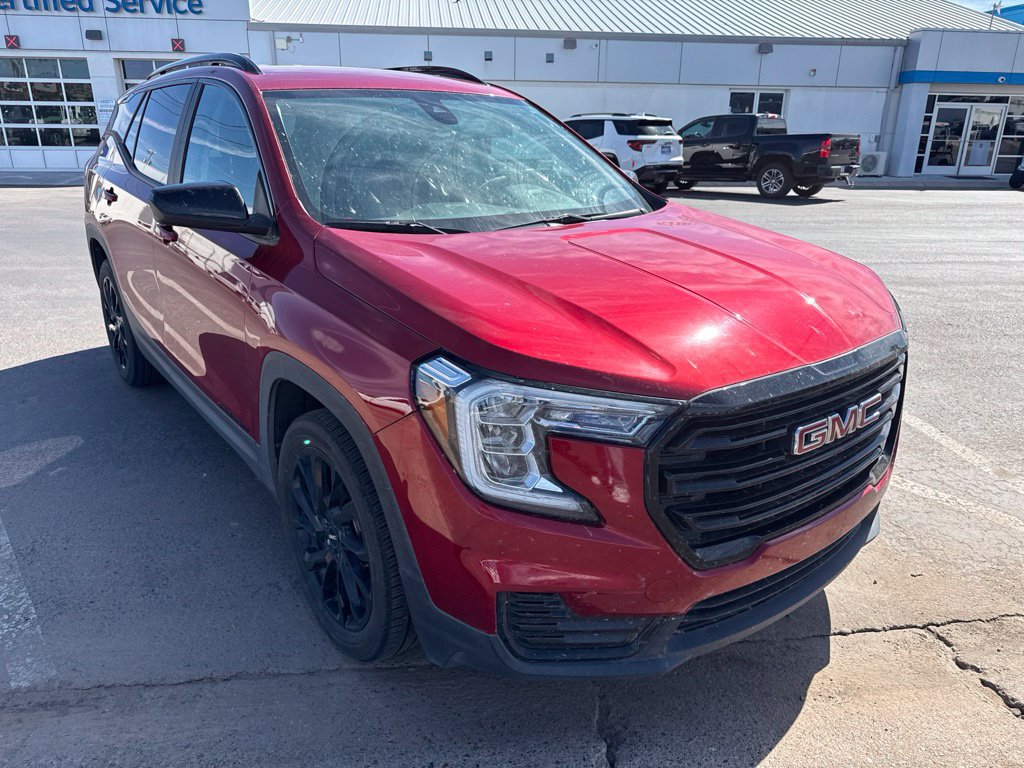Used 2023 GMC Terrain SLE w/ Elevation Edition FWD image 2