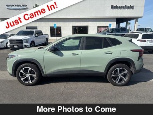 Used 2024 Chevrolet Trax RS image 2