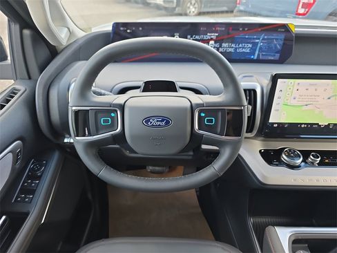 New 2025 Ford Expedition Active image 15