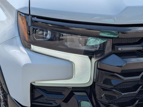 Used 2023 Chevrolet Silverado 1500 ZR2 w/ Technology Package AWD/4WD image 4