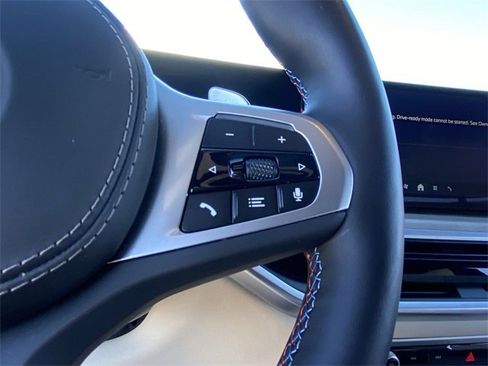 Certified 2025 BMW X7 M60i image 24