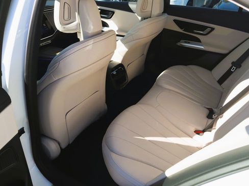 New 2026 Mercedes-Benz E 350 4MATIC Sedan image 10