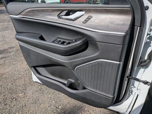 New 2026 Jeep Grand Cherokee L Limited AWD/4WD image 23