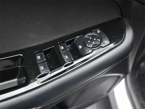 Used 2017 Ford Edge SEL image 13