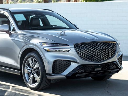 Used 2023 Genesis GV70 2.5T Sport Prestige w/ Sport Prestige Package image 3