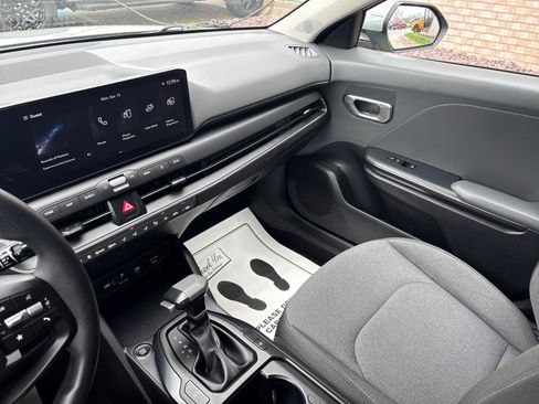 Used 2025 Kia K4 FWD image 16
