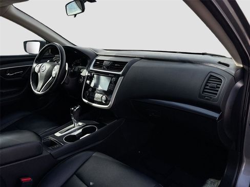 Used 2018 Nissan Altima 2.5 SR w/ SR Midnight Edition image 29