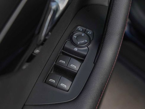 Used 2022 Chevrolet Blazer RS w/ Enhanced Convenience Package image 24