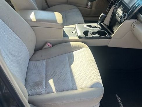 Used 2012 Toyota Camry L image 9