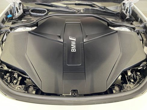 Used 2024 BMW i7 xDrive60 AWD/4WD image 20