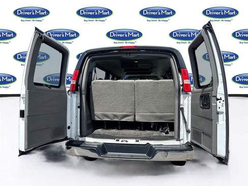 Used 2018 Chevrolet Express 3500 LT w/ LT Preferred Equipment Group RWD image 23