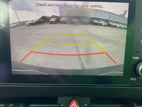 Used 2025 Kia Sportage LX image 2