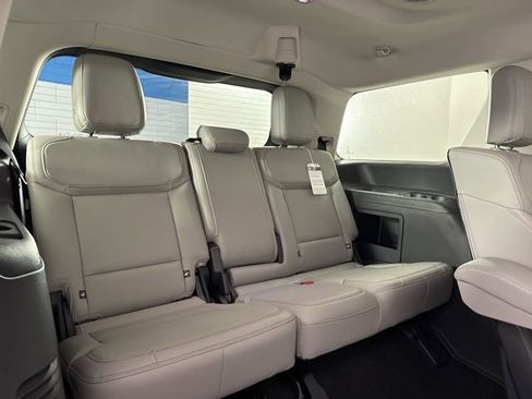 New 2025 Ford Expedition Active image 25