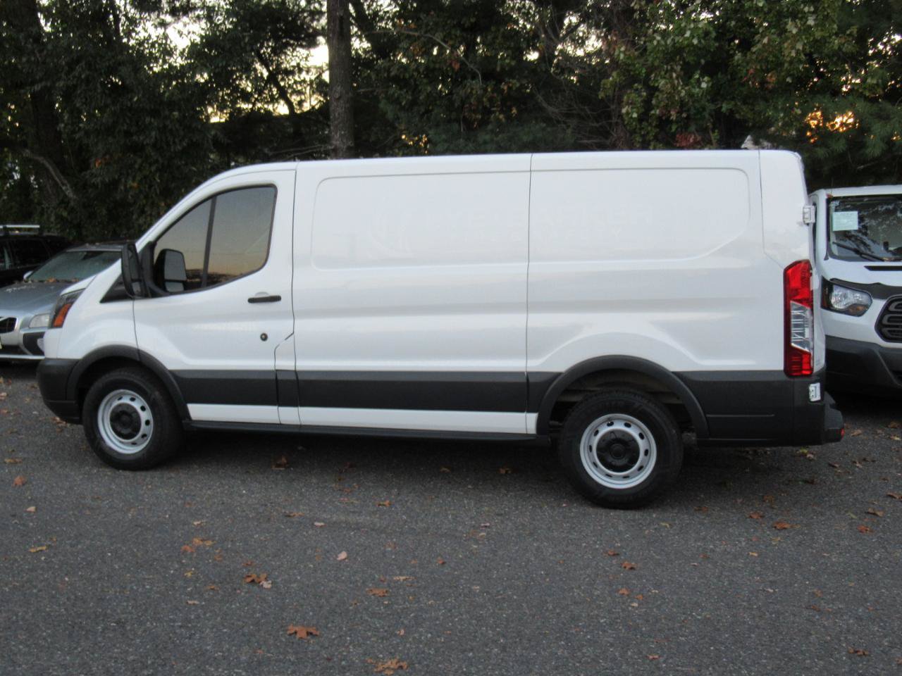 Used 2018 Ford Transit 150 130 Low Roof RWD image 3