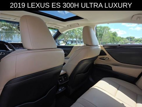 Used 2019 Lexus ES 300h Ultra Luxury w/ Accessory Package 2 FWD image 18
